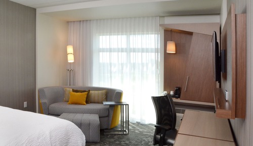 Zimmer, 1 King-Bett und Schlafsofa, Nichtraucher (Hearing Accessible)