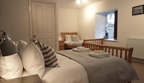 Economy-Dreibettzimmer