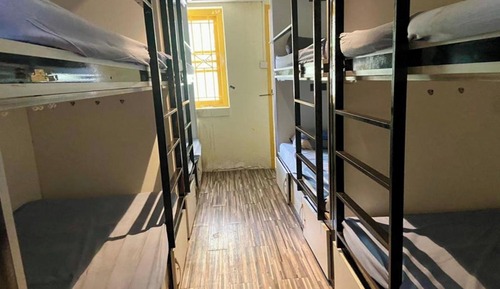 Gemeinsamer Schlafsaal, Nur Männer