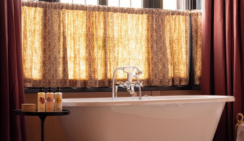Zimmer (Accessible Luxe)