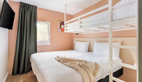 Dreibettzimmer, Mehrere Betten (Pop)
