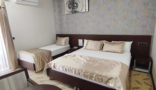 Standard-Dreibettzimmer, Stadtblick