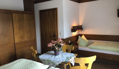 Dreibettzimmer, Balkon, Bergblick