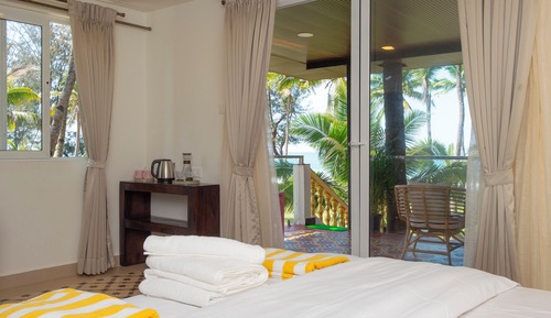 Luxury-Doppelzimmer, 1 King-Bett, eingeschränkter Meerblick