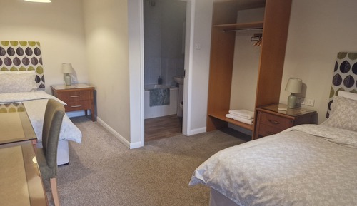 Basic-Doppel- oder -Zweibettzimmer, Gartenblick