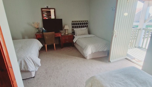 Basic-Vierbettzimmer, Gartenblick