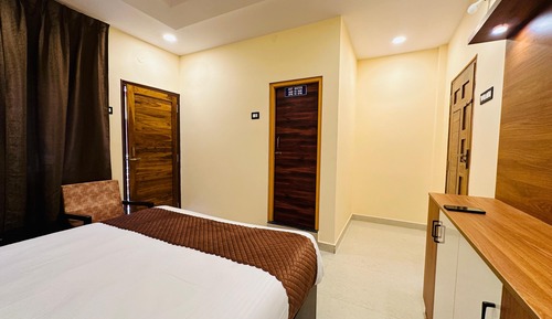 Standard-Doppelzimmer, Balkon, Hügelblick
