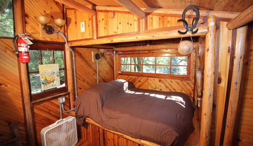 Baumhaus, Blick auf die Anlage