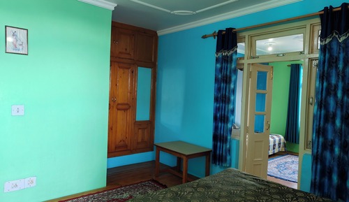 Familien-Doppel- oder -Zweibettzimmer, Talblick