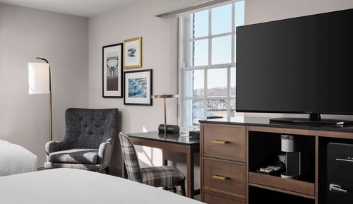 Zimmer, 2 Queen-Betten, Flussblick