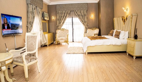 Luxury Penthouse, City View