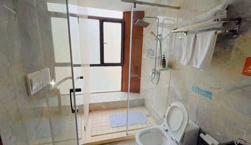 Comfort-Zweibettzimmer, Blick auf den Innenhof