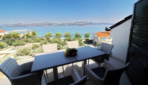 Apartment (Three Bedroom Apartment with Terrace )