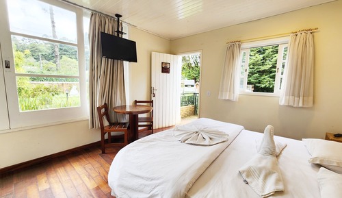 Traditional-Doppel- oder -Zweibettzimmer