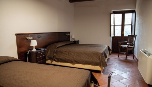 Basic-Dreibettzimmer, eigenes Bad, Bergblick