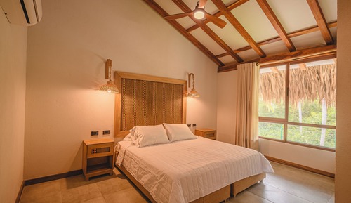 Standard-Villa, Balkon, Gartenblick