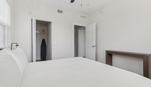 Grand-Apartment (Self Check-in with Virtual Front Desk)