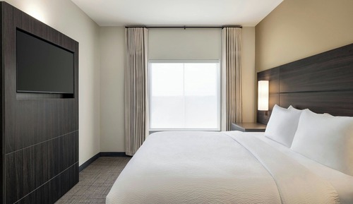 Suite, 2 Schlafzimmer, Nichtraucher (Mobility/Hearing Access, Roll-in Shwr)