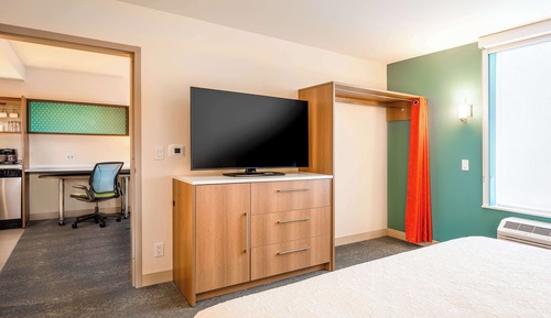 Suite, 1 King-Bett, barrierefrei (Roll-In Shower)