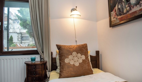 Traditional-Dreibettzimmer, Poolblick (The Knight’s Chamber)