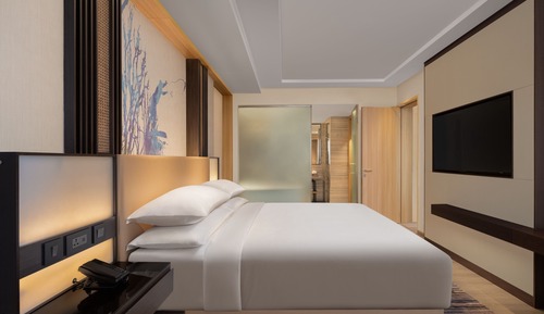 Suite, 1 King-Bett, Balkon, Poolblick