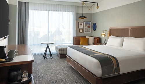 Classic-Zimmer, 1 King-Bett, Nichtraucher, Turm (Mobility Accessible, Roll-in Shower)