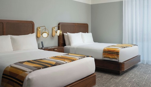 Premium-Zimmer, 2 Queen-Betten, Nichtraucher, Turm (Mobility Accessible, Roll-in Shower)