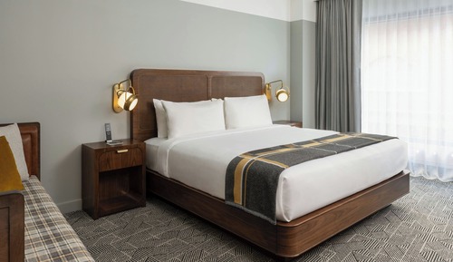 Premium-Zimmer, 1 King-Bett, Nichtraucher, Turm (Mobility Accessible, Roll-in Shower)