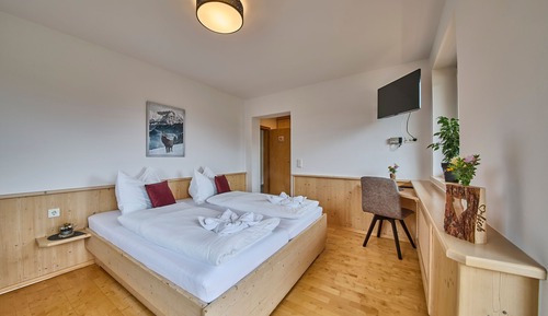 Classic-Dreibettzimmer, Balkon, Bergblick