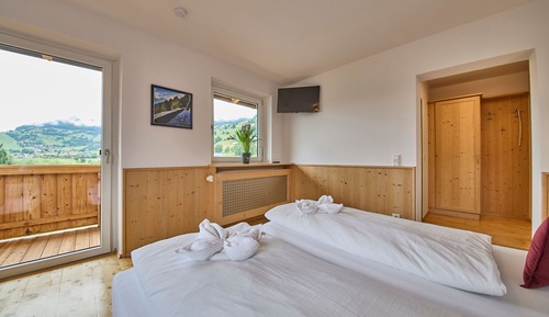 Classic-Dreibettzimmer, Balkon, Bergblick