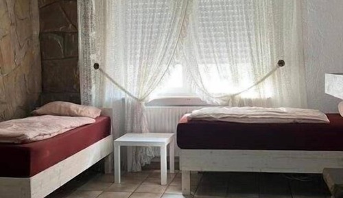 Basic-Doppel- oder -Zweibettzimmer