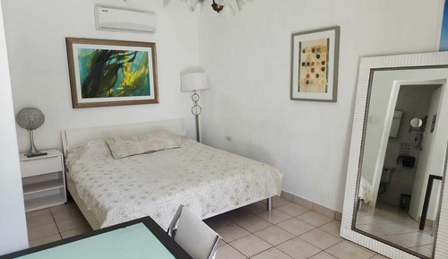 Design-Dreibettzimmer, Poolblick