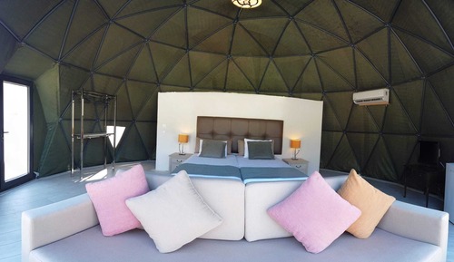 Familienzimmer, Balkon, Blick auf den Innenhof