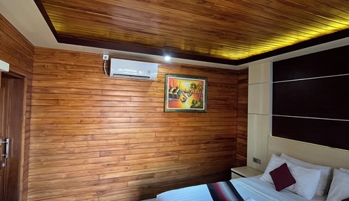 Deluxe-Ferienhaus, Poolblick