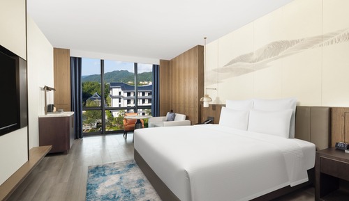 Deluxe-Zimmer, 1 King-Bett, Zutritt zur Club Lounge, Gartenblick