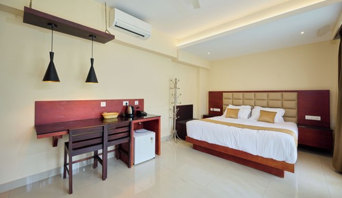 Deluxe-Doppelzimmer, Balkon, Hügelblick