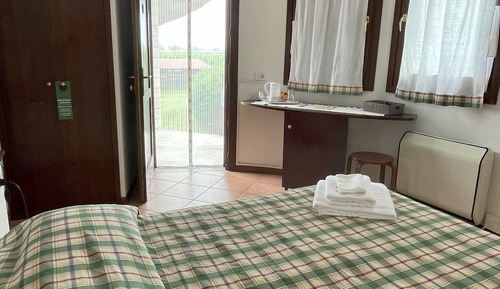 Doppel- oder Zweibettzimmer, Gartenblick