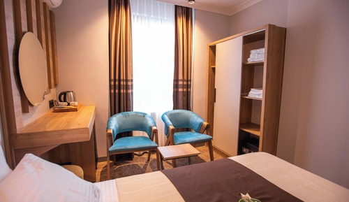 Premium-Doppel- oder -Zweibettzimmer, eingeschränkter Meerblick