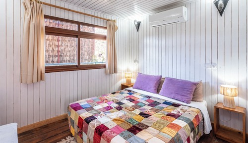 Design-Doppel- oder -Zweibettzimmer