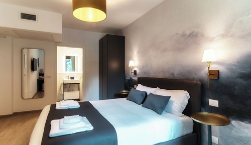 Luxury-Dreibettzimmer, eingeschränkter Seeblick