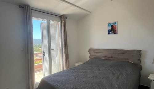 Comfort-Villa, Parkblick, zum Garten hin
