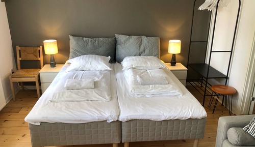 Comfort-Apartment, 2 Schlafzimmer, Kochnische, zum Garten hin