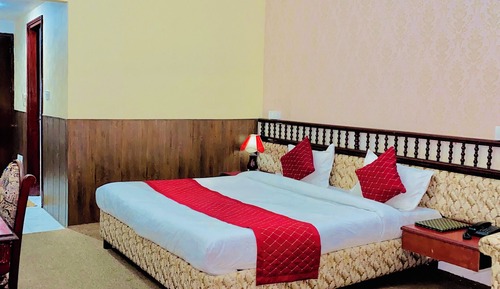 Superior-Zimmer, 1 King-Bett, Hügelblick