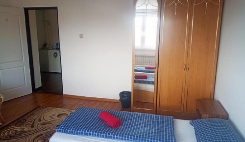 Economy-Zweibettzimmer, Kühlschrank, Blick auf den Innenhof