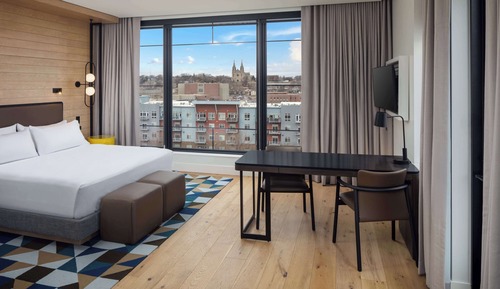 Deluxe-Zimmer, 1 King-Bett, Flussblick, Eckzimmer