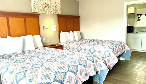 Zimmer, 2 Queen-Betten, Kochnische