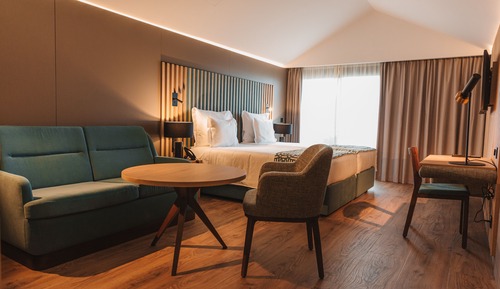 Design-Doppel- oder -Zweibettzimmer