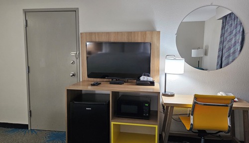 Zimmer, 1 Queen-Bett, barrierefrei, Nichtraucher (Mobility, Roll-in Shower)