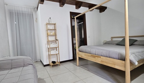 Deluxe-Dreibettzimmer, Balkon, Blick auf den Innenhof