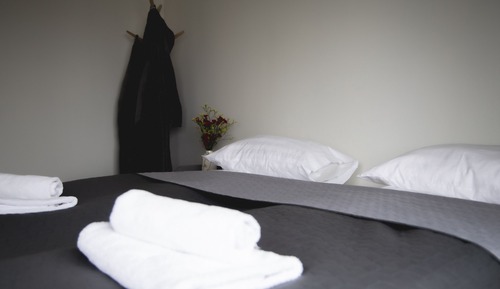 Doppel- oder Zweibettzimmer